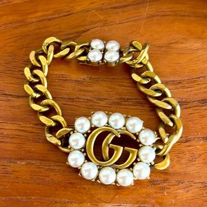 Gucci bracelet with pearl detail